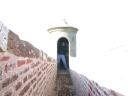 20030318_123843_fort_george_rob_in_sentry_box.jpg