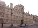 20020310_132013_oxford_high_st_beside_queen_mary_statue_o.jpg
