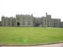 20020422_122151_warwick_castle_courtyard_o.jpg
